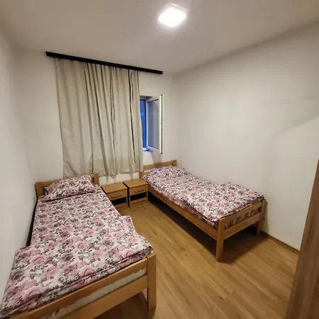 Yas * Hadžići