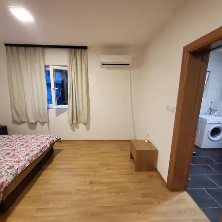 Yas * Hadžići