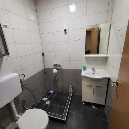 شقة Yas Hadžići