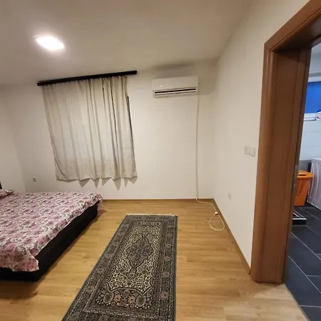 Yas Hadžići